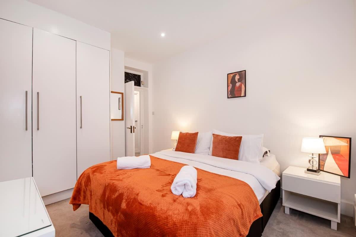 Notting Hill Large 3 Bed Apartment London